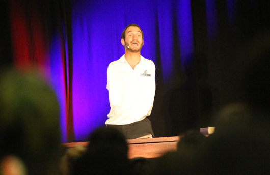 Nick_Vujicic_speaking_530w