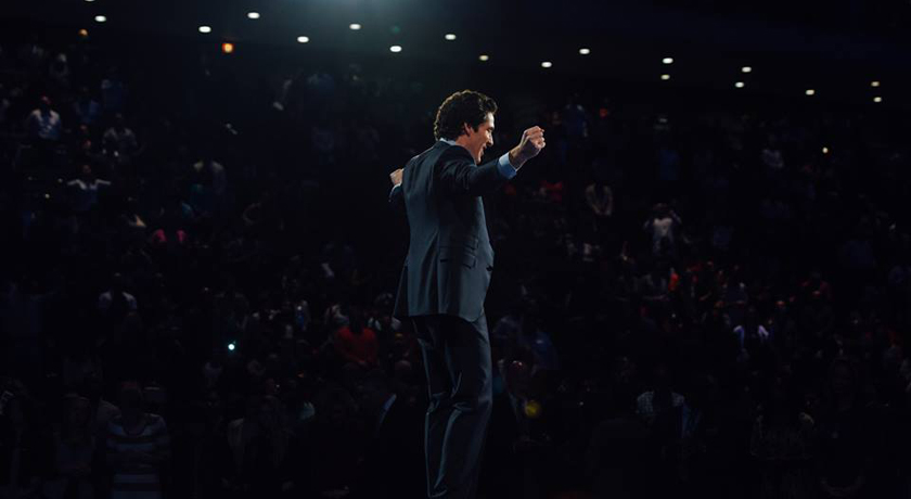 Joel Osteen praying 