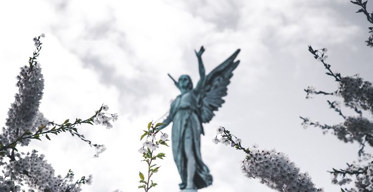 Angel statue 